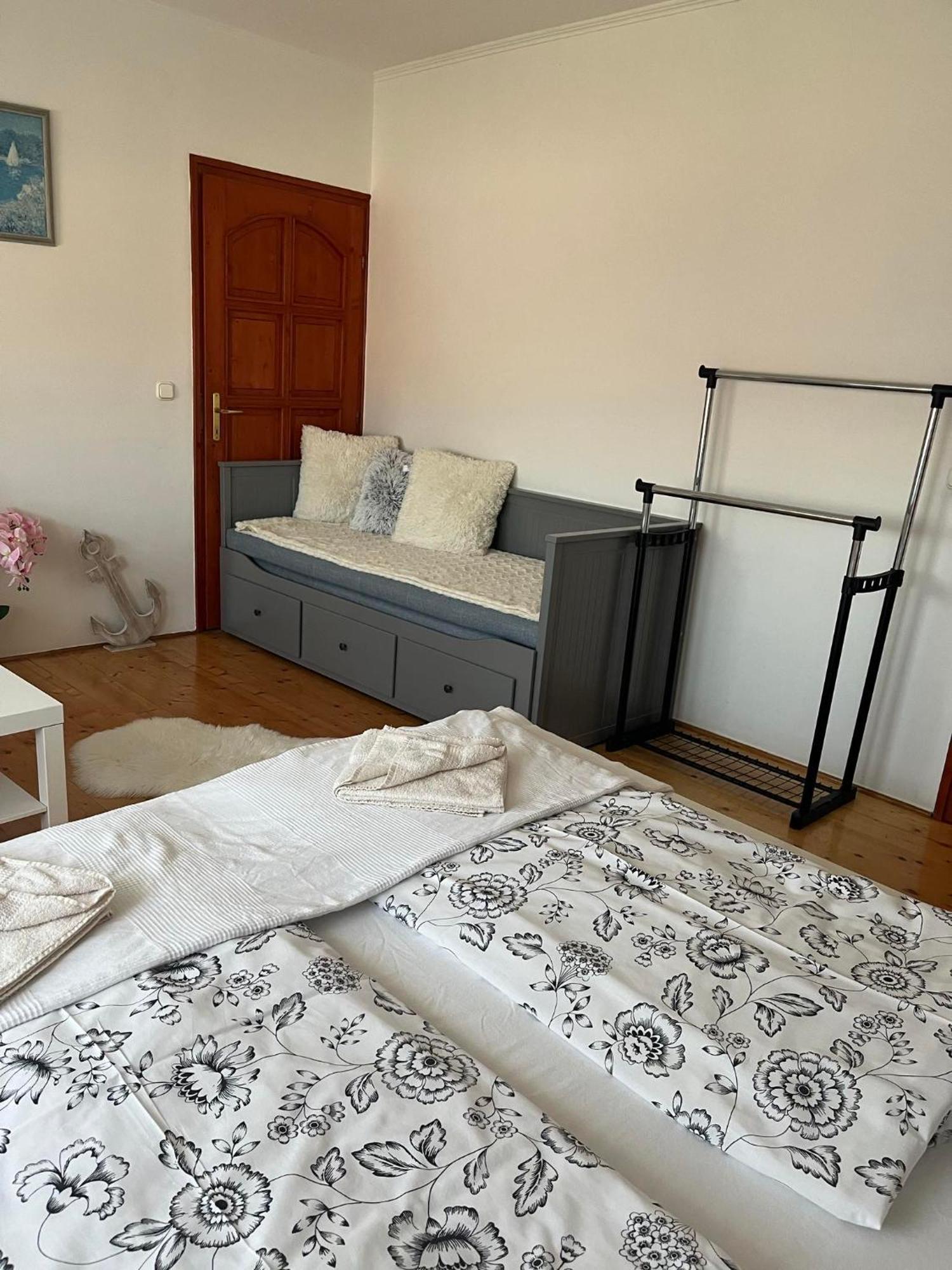 Rege Apartman 2 Alsoors Ngoại thất bức ảnh