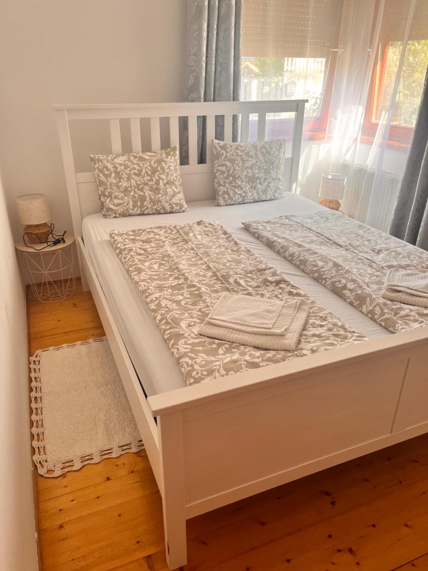 Rege Apartman 2 Alsoors Ngoại thất bức ảnh